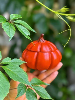 🍂 Свічка у формі гарбуза 10х10 см - &laquo;Pumpkin space&raquo; 11376329 фото