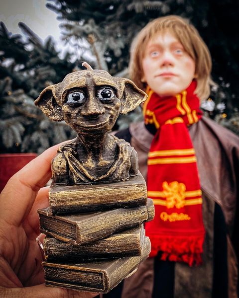 🧙 Свiчка «Dobby на книгах» 8871344 фото