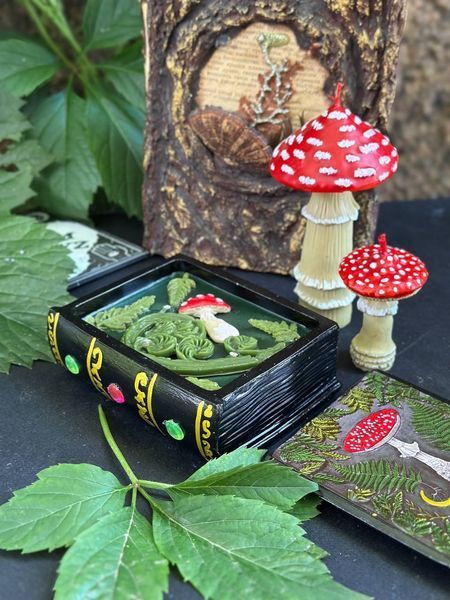 🍄 Набор из 3х свечей &laquo;Гримуар Травницы&raquo; 111376992 фото