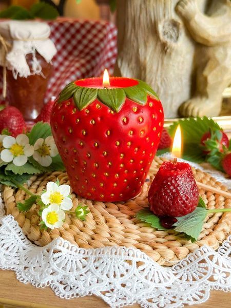🍓 Набор из двух свечей &laquo;Клубничное лето&raquo; 111376996 фото