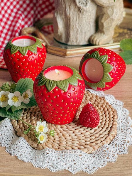 🍓 Набор из двух свечей &laquo;Клубничное лето&raquo; 111376996 фото
